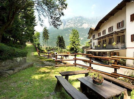 Albergo Il Castellino Darfo Boario Terme Luaran gambar