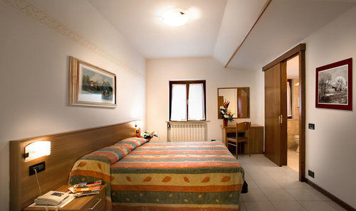 Albergo Il Castellino Darfo Boario Terme Luaran gambar