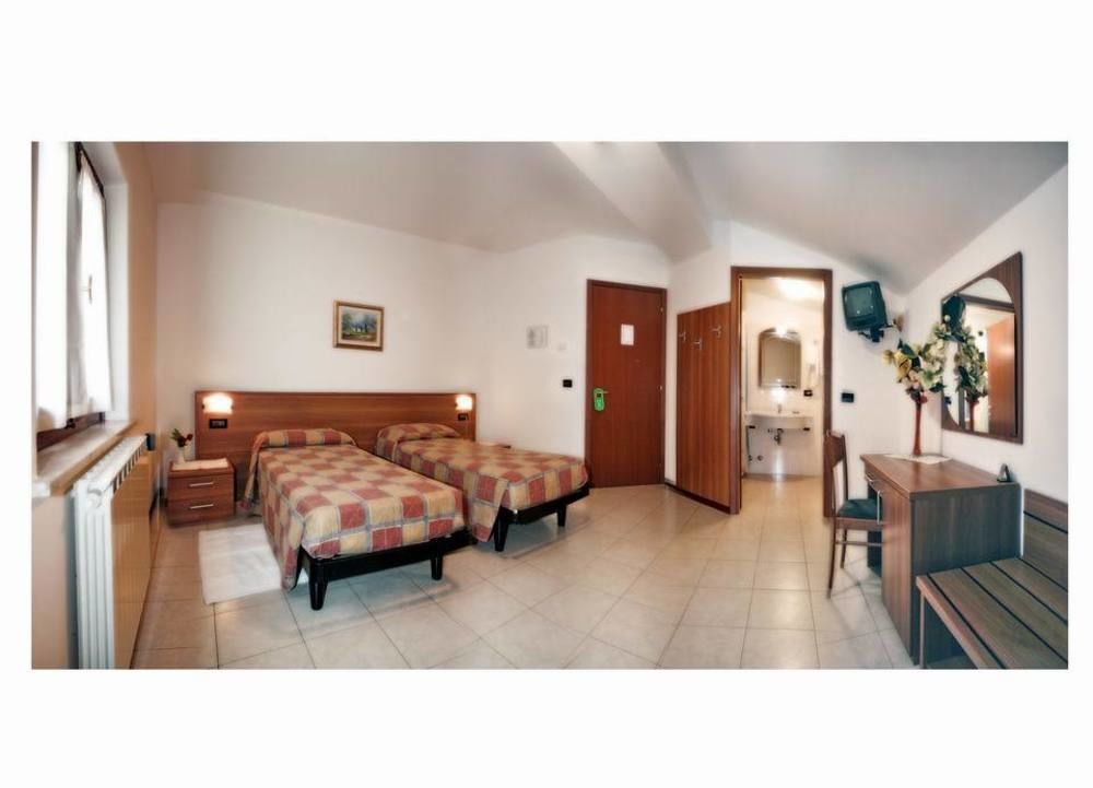 Albergo Il Castellino Darfo Boario Terme Luaran gambar