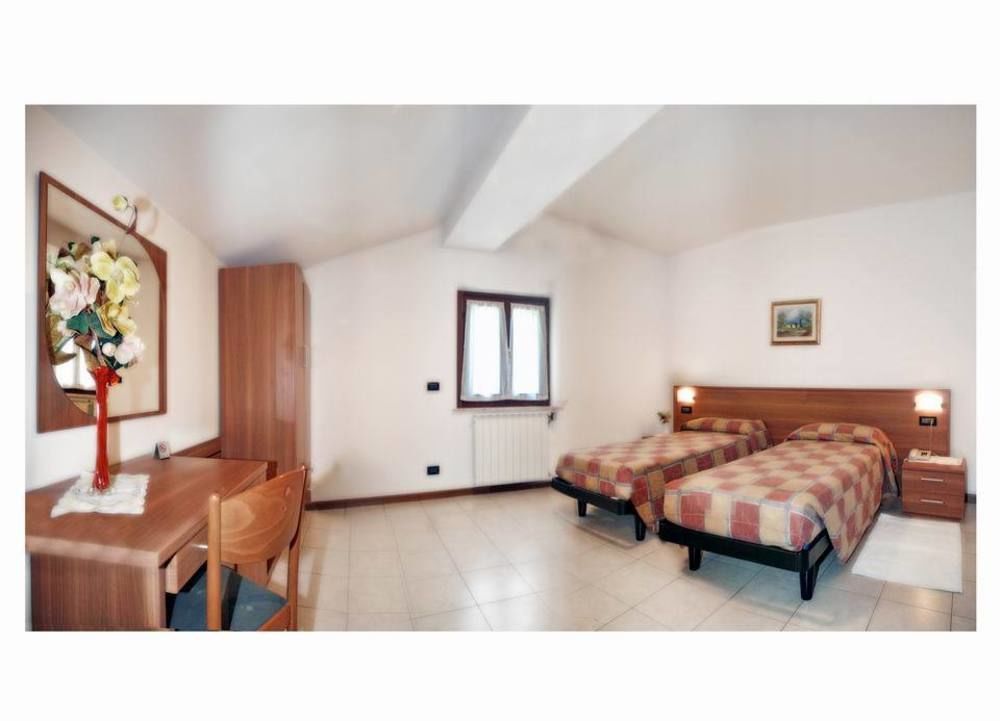 Albergo Il Castellino Darfo Boario Terme Luaran gambar
