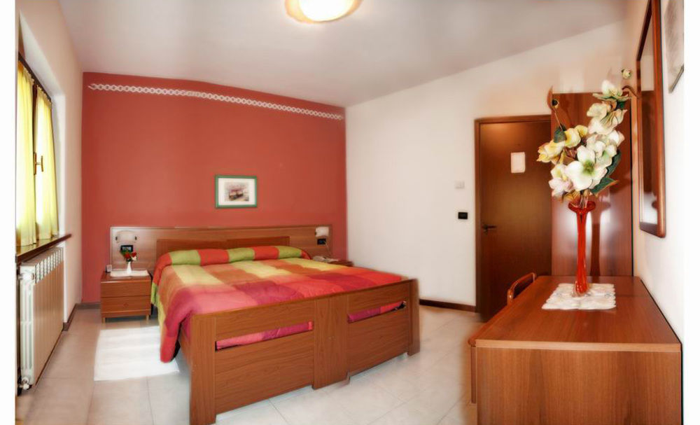 Albergo Il Castellino Darfo Boario Terme Luaran gambar