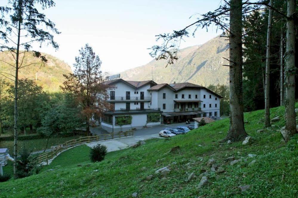 Albergo Il Castellino Darfo Boario Terme Luaran gambar