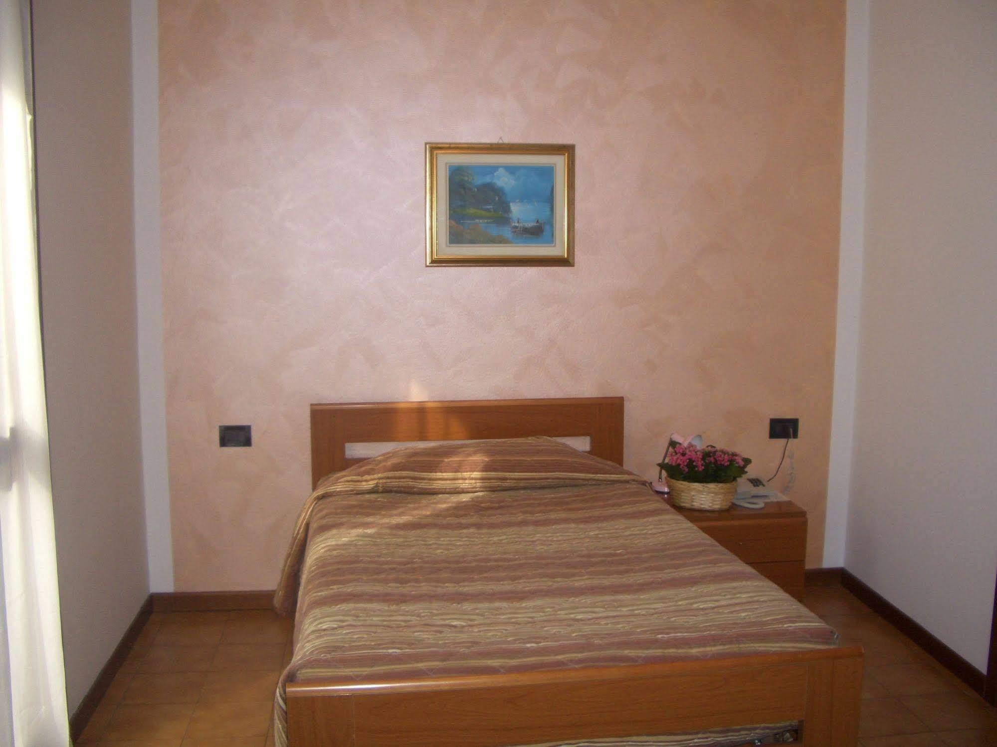 Albergo Il Castellino Darfo Boario Terme Luaran gambar