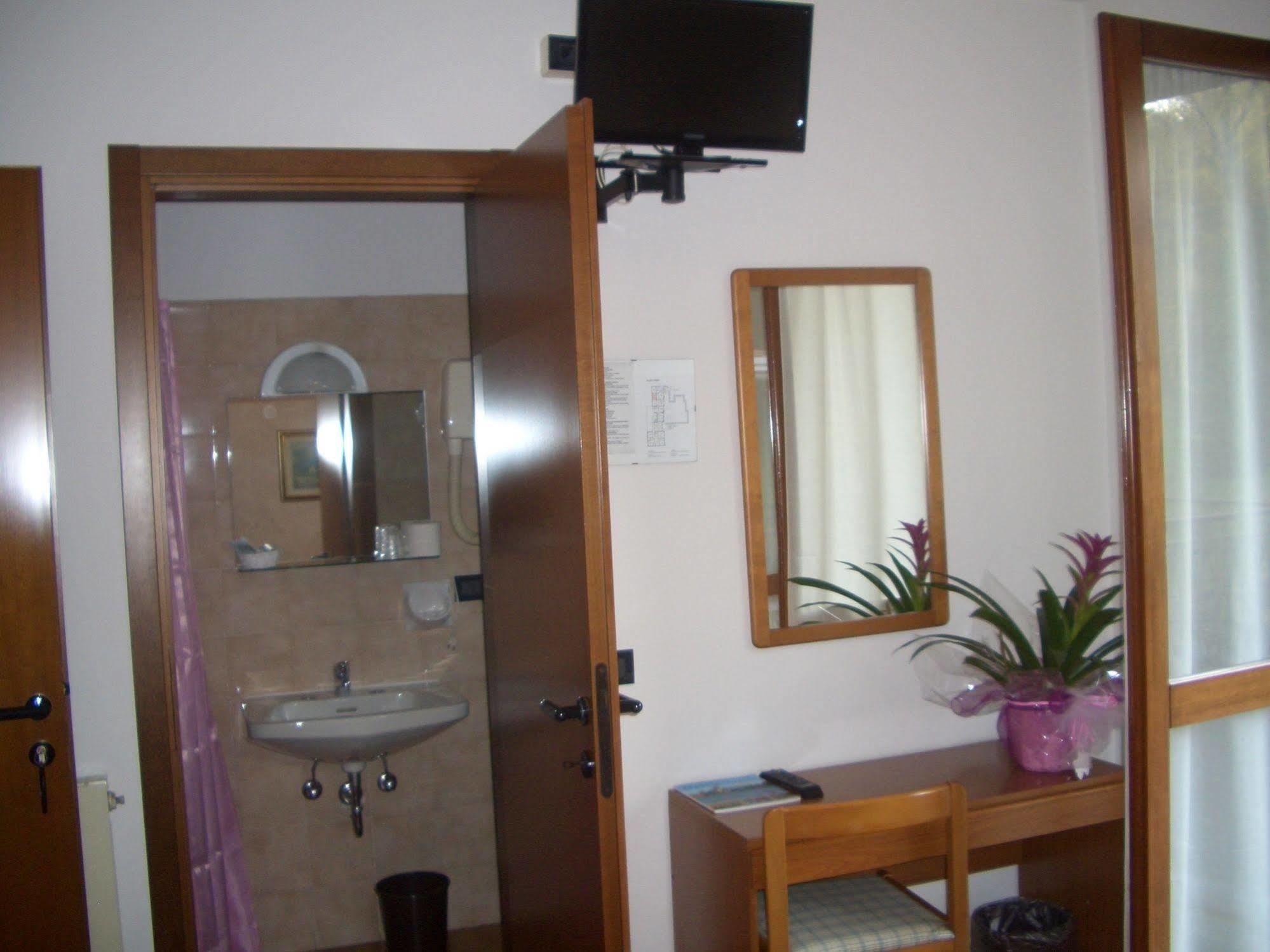 Albergo Il Castellino Darfo Boario Terme Luaran gambar