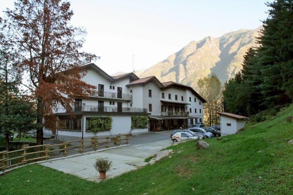 Albergo Il Castellino Darfo Boario Terme Luaran gambar